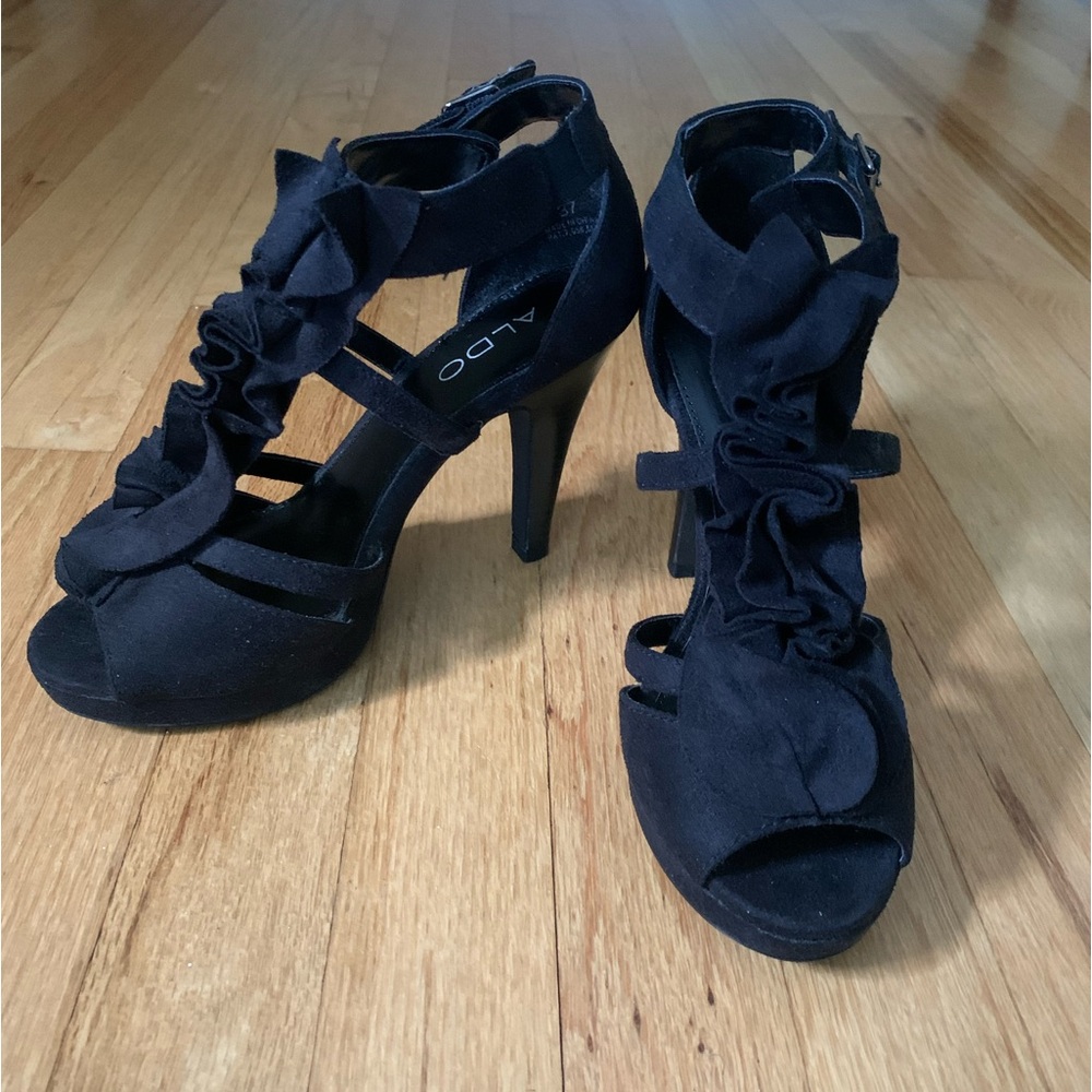 NWT Rare Aldo Black Suede Ruffle Accent Open Toe Pump -Size 6.5 - Picture 3 of 11